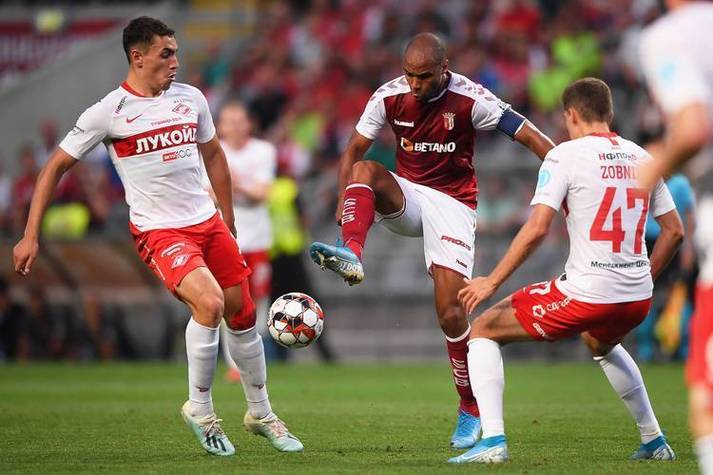 转会期葡超焦点战，深圳男篮临场应变，悬念犹存，赛季目标并未改变的简单介绍